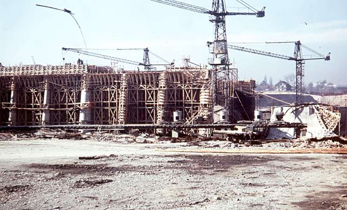 Bau des Kraftwerks Birsfelden bei Basel, Anfang der 1950er-Jahre.