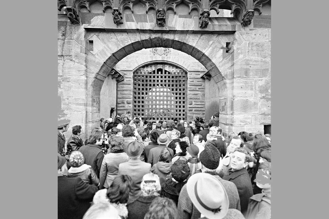 Nach Jahrzehnten wurde das Fallgatter des Spalentors am Neujahrstag 1975 wieder einmal bewegt