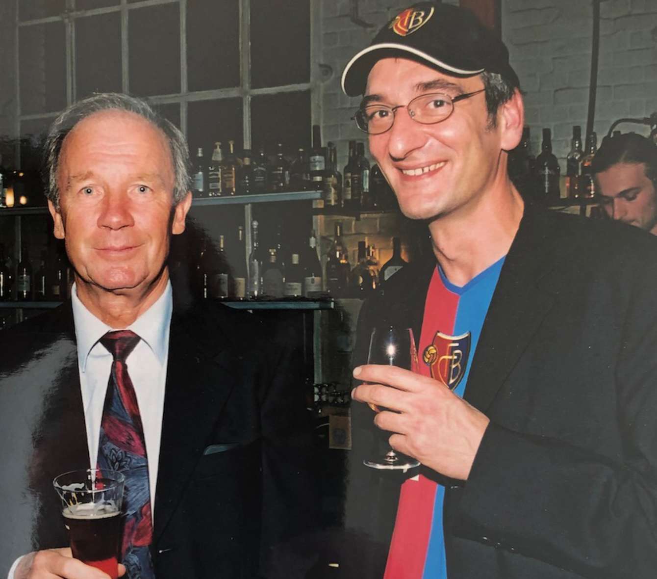 Helmut Benthaus mit FCB-Fan Beat von Wartburg.