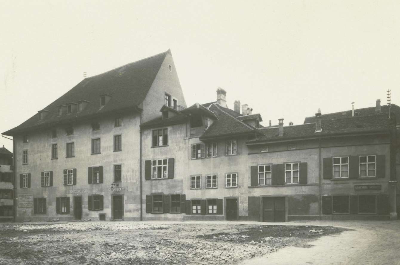 Seitenansicht des Engelhofes an der Stiftsgasse Nr. 1 und 3 zum Kleinen Engelhof und Nr. 5 zum Neuenhof im Jahr 1929