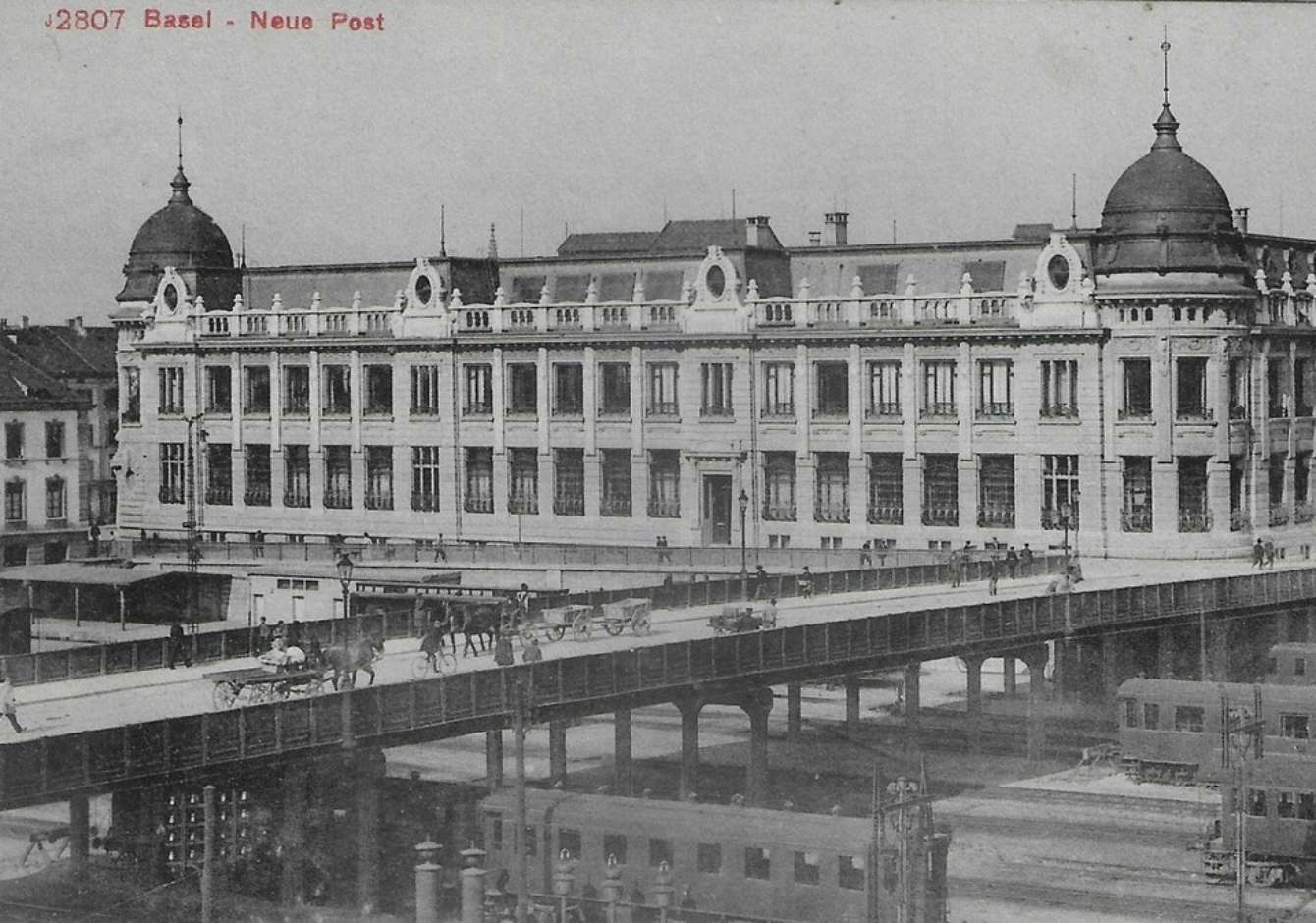 Ansichtskarte der damals neuen Post beim Centralbahnhof, um 1910.