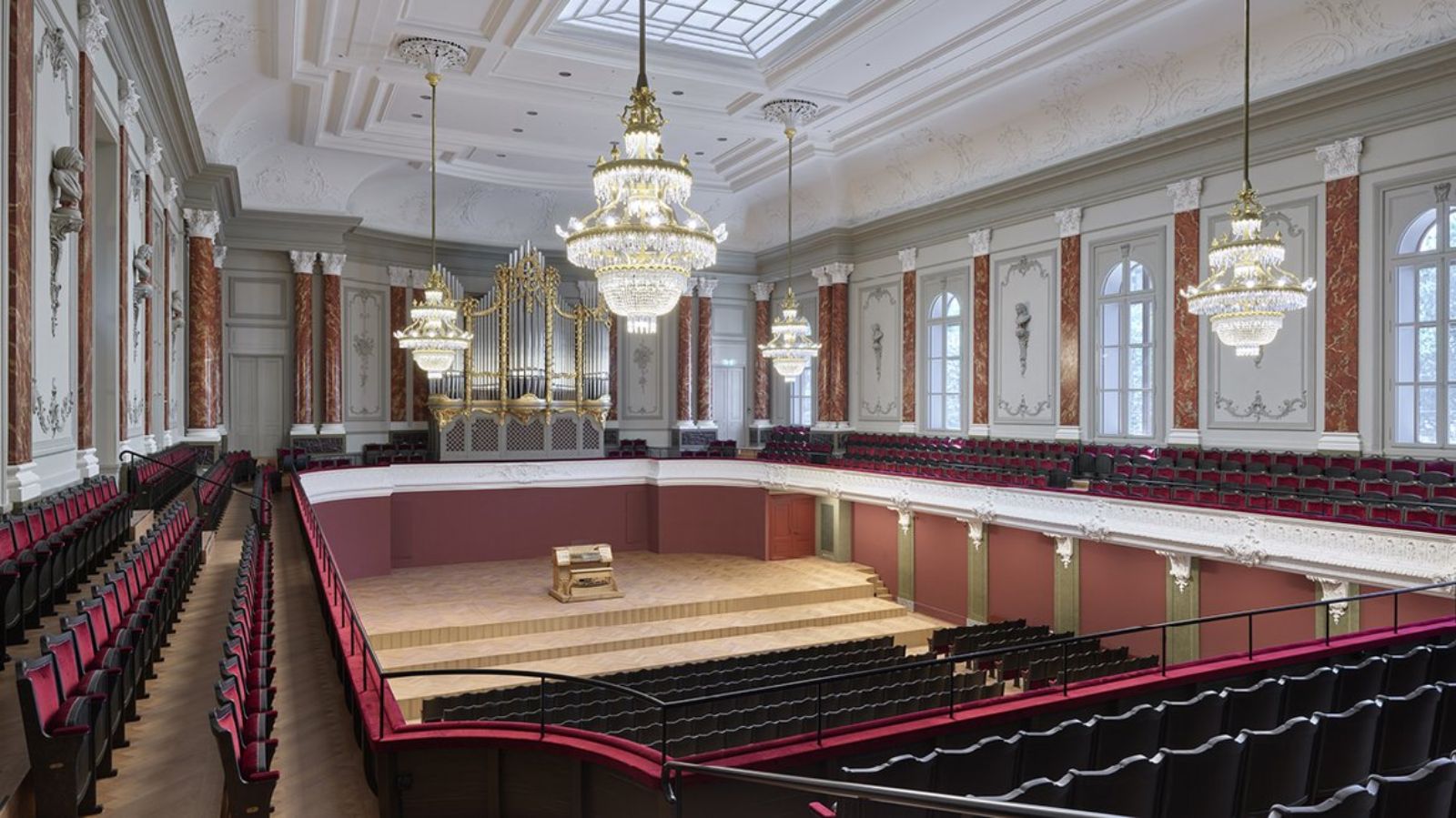 Stadtcasino Basel, Grosser Saal – {source?html}