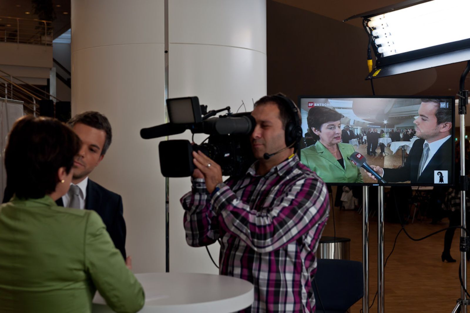 Interview mit Ständerätin Anita Fetz im Wahlzentrum (Foto: Kathrin Schulthess)