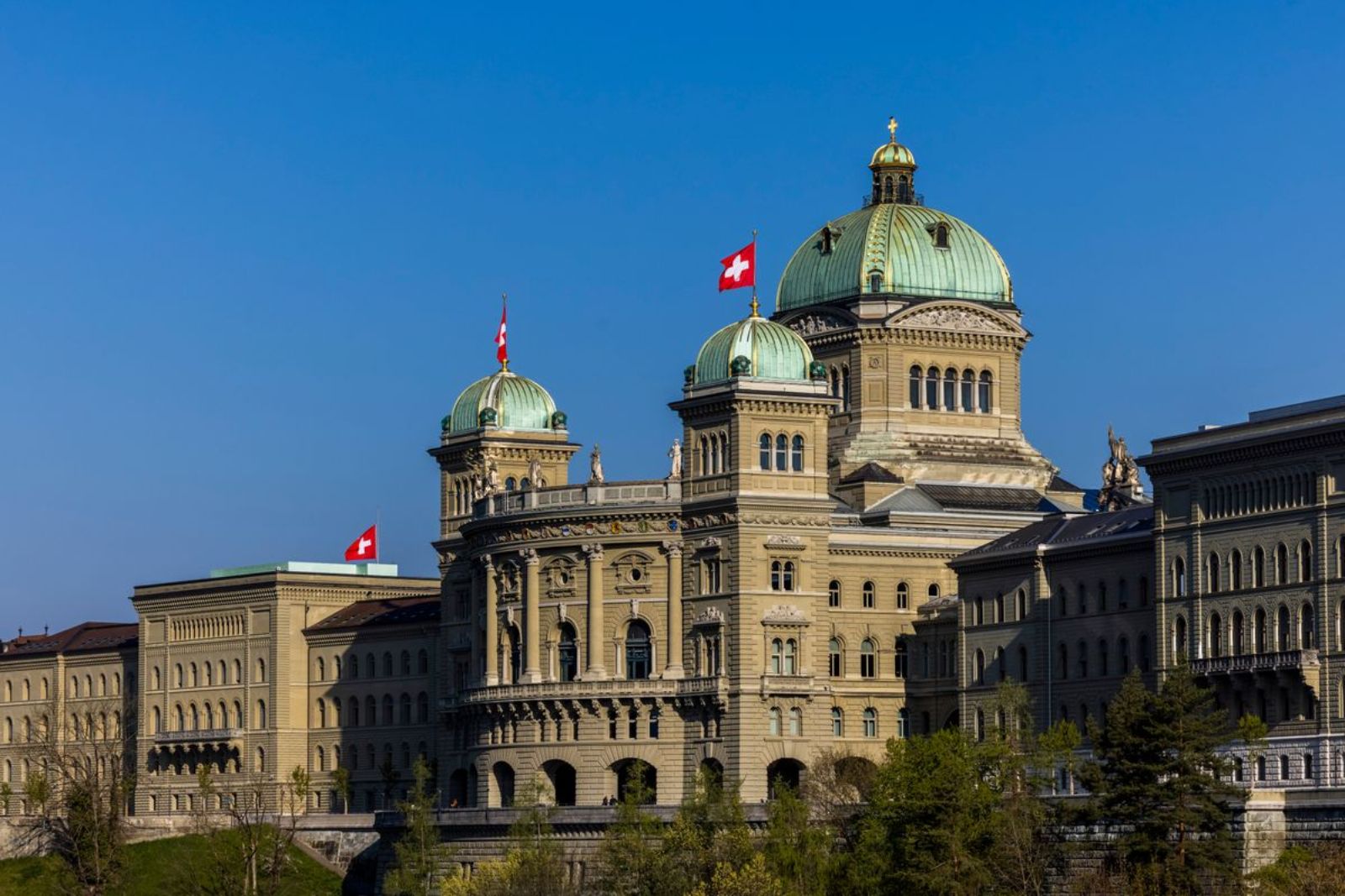 Bundeshaus in Bern – {source?html}