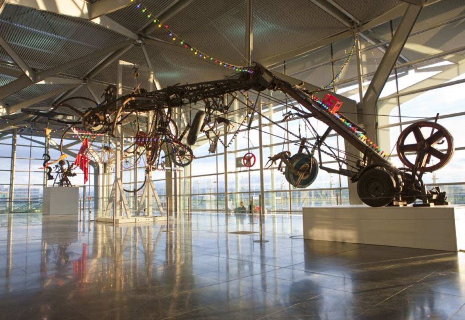 Tinguelys ‹Luminator› auf dem EuroAirport Basel-Mulhouse – {source?html}