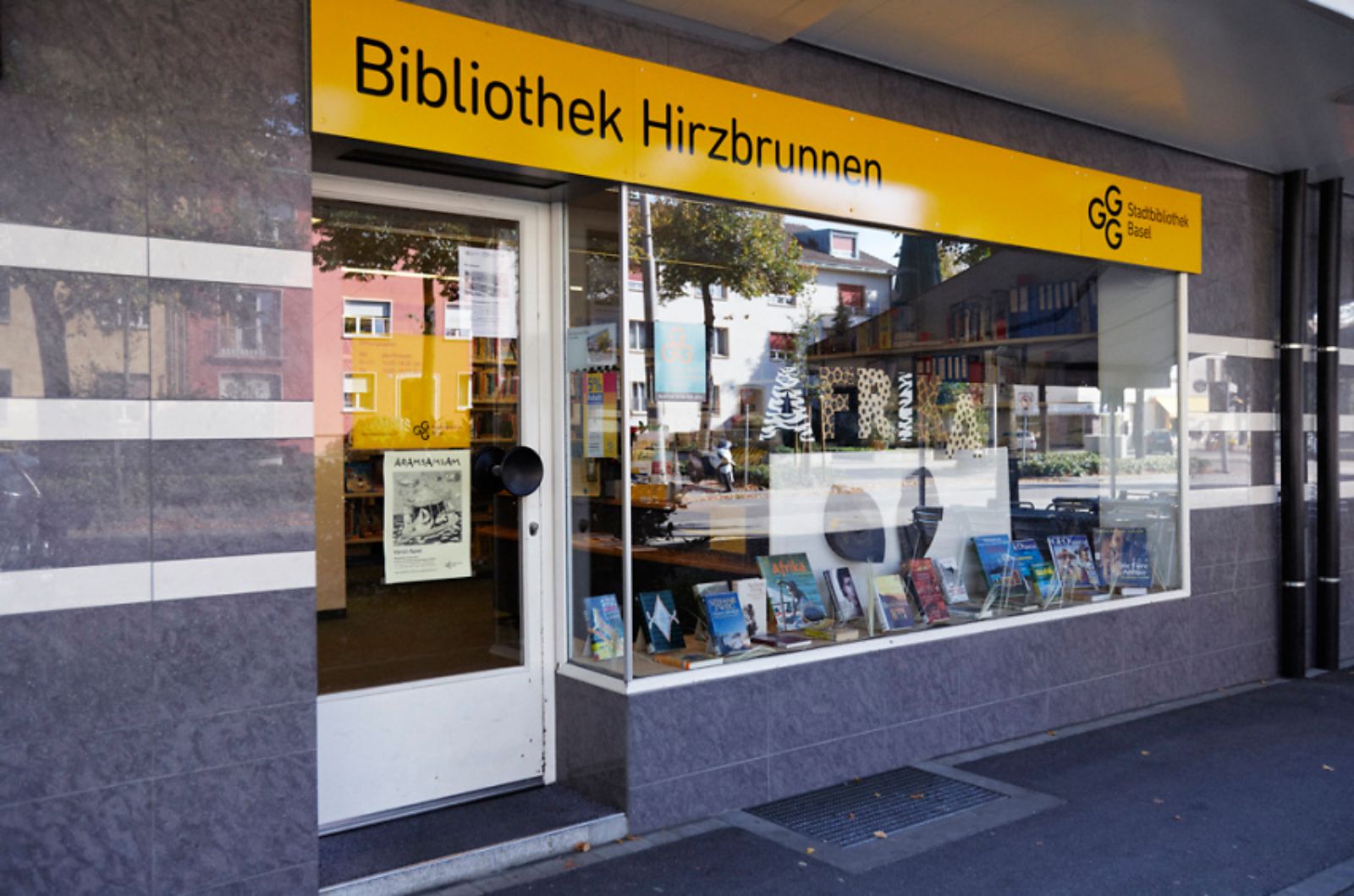 Bibliothek Hirzbrunnen – {source?html}