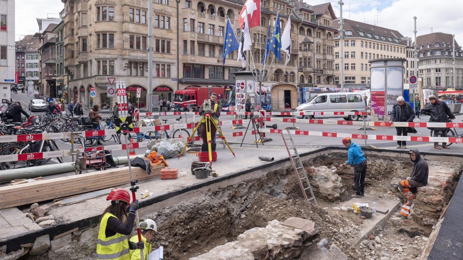 Archäologische Bodenforschung, Ausgrabung Freie Strasse / Marktplatz – {source?html}