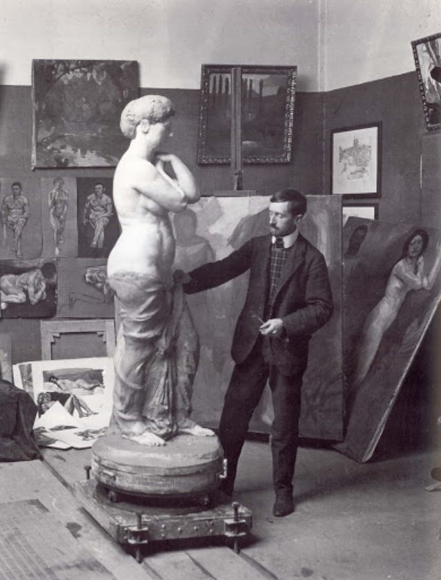 Carl Burckhardt in seinem Atelier, vor 1923 – {source?html}