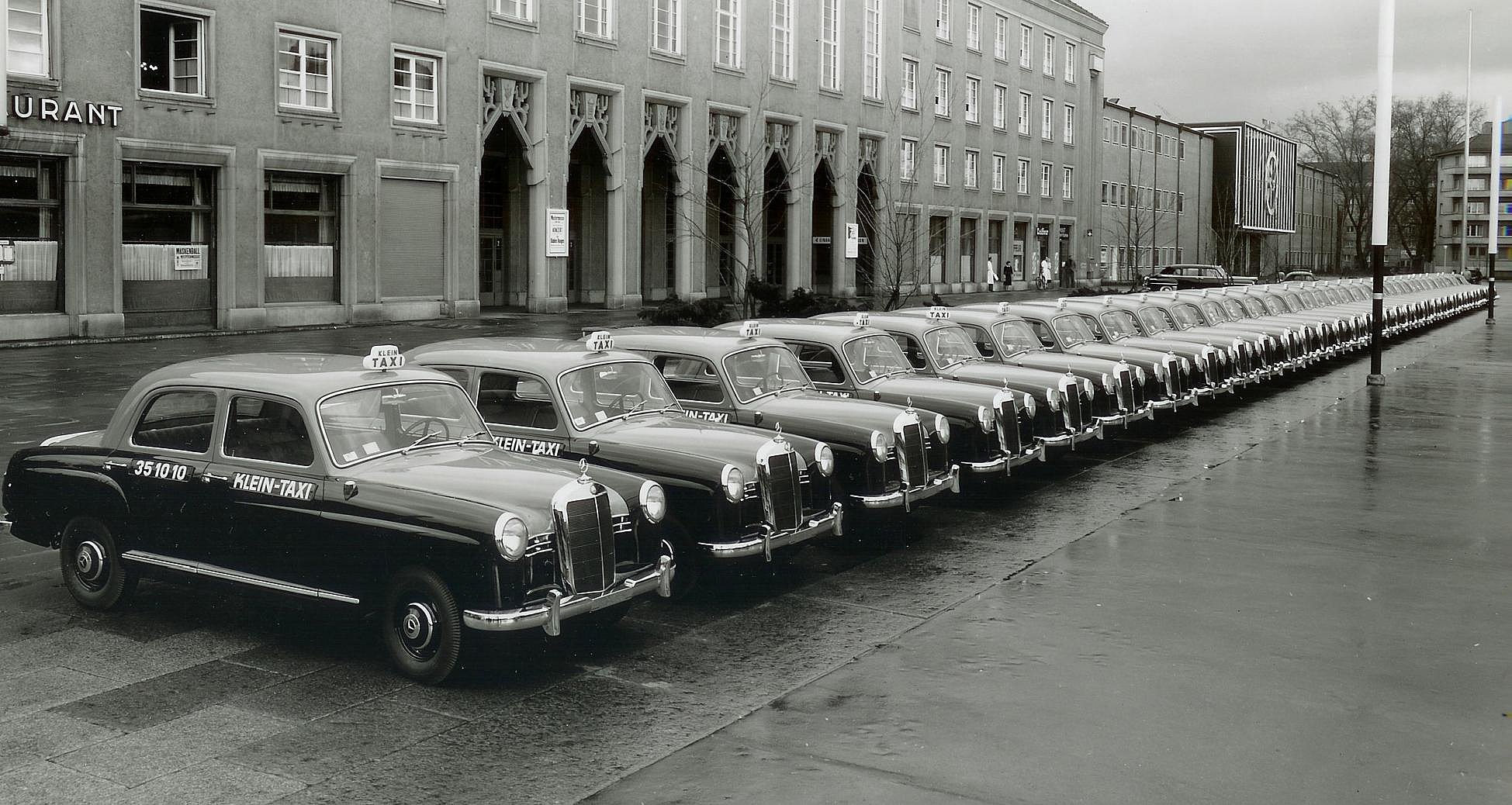 Mercedes-Parade der Taxizentrale